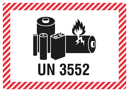 Transportaufkleber UN 3552 mit Symbol für verschiedene Batterieformen und brennende Batterie, umgeben von rot-weißer Streifenumrandung.